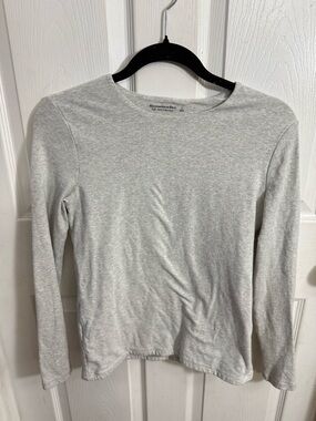 Abercrombie & Fitch Heather Gray Crewneck Long Sleeve Top